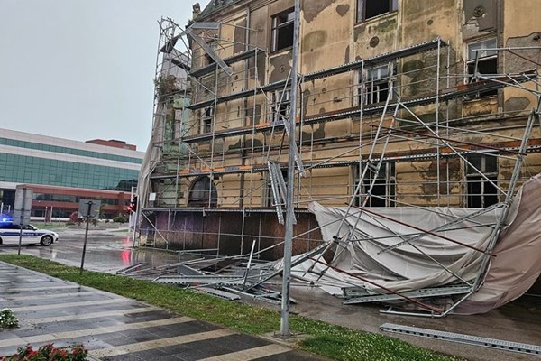 Slavonija zbraja posljedice nevremena, timovi Crvenoga križa u stanju su pripravnosti